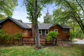 Cozy Cub Cabin - Walking Distance to The Village and the lake! Big Bear Lake